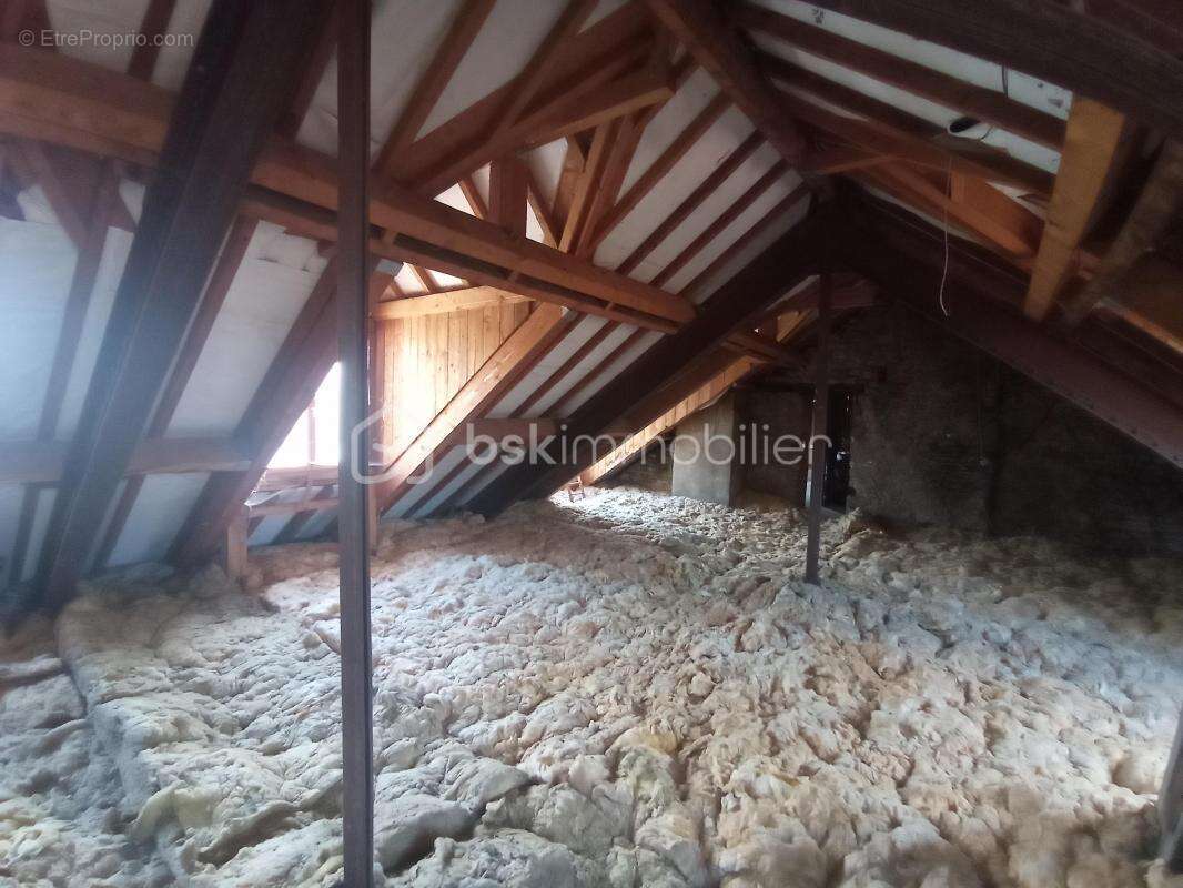 Dans maison, combles amenageable dans site magnifique, expo.sud, vue panoramique sur la loue!!!! - photo 5