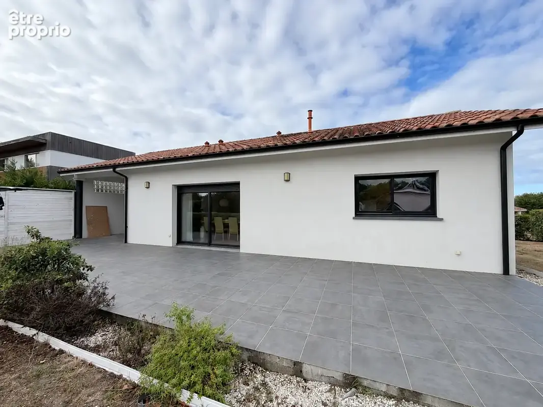 Maison de plain-pied récente avec jardin clos - photo 2