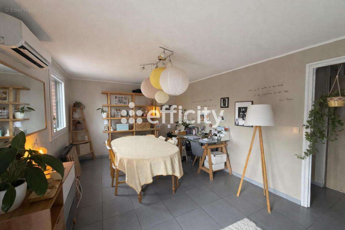 Maison à ENNETIERES-EN-WEPPES