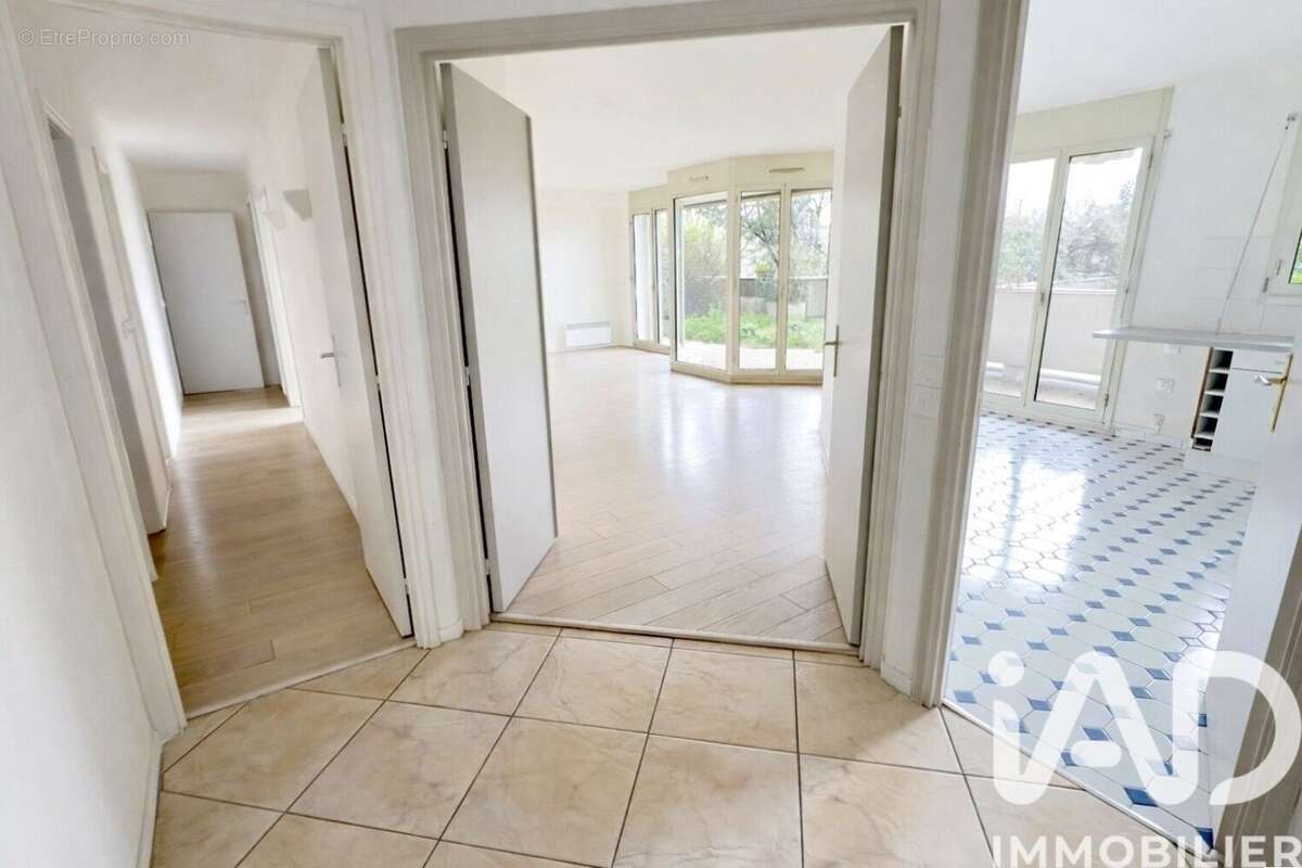 Photo 3 - Appartement à COURBEVOIE