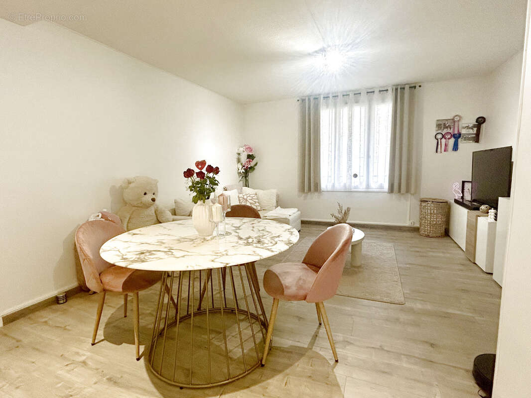 Appartement à LE COTEAU