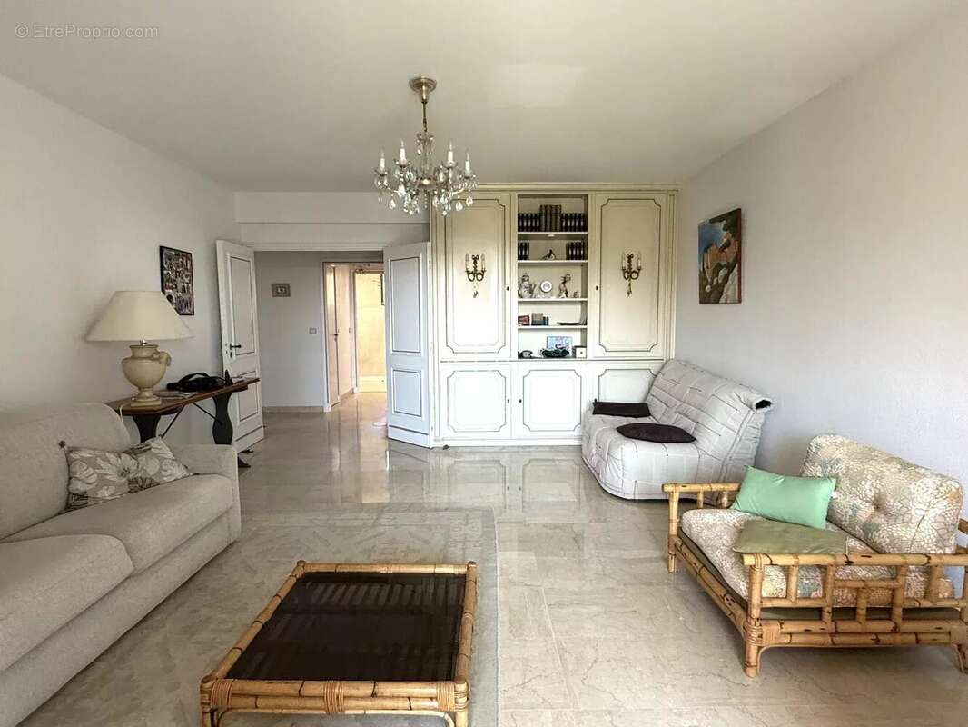 Villeneuve-Loubet · Hauts de Vaugrenier · 2p 65 m² · transformable 3 pièces - photo 2
