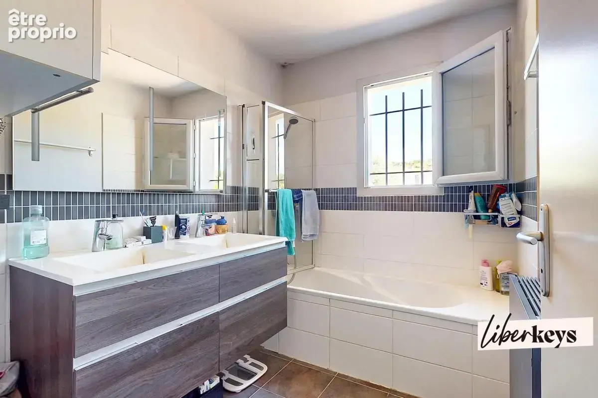 La Ciotat Maison d’exception 110 m² • Piscine • Terrasse plein soleil • 2 parkings + garage - photo 12