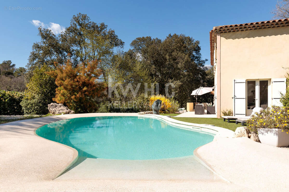Maison à ROQUEFORT-LES-PINS