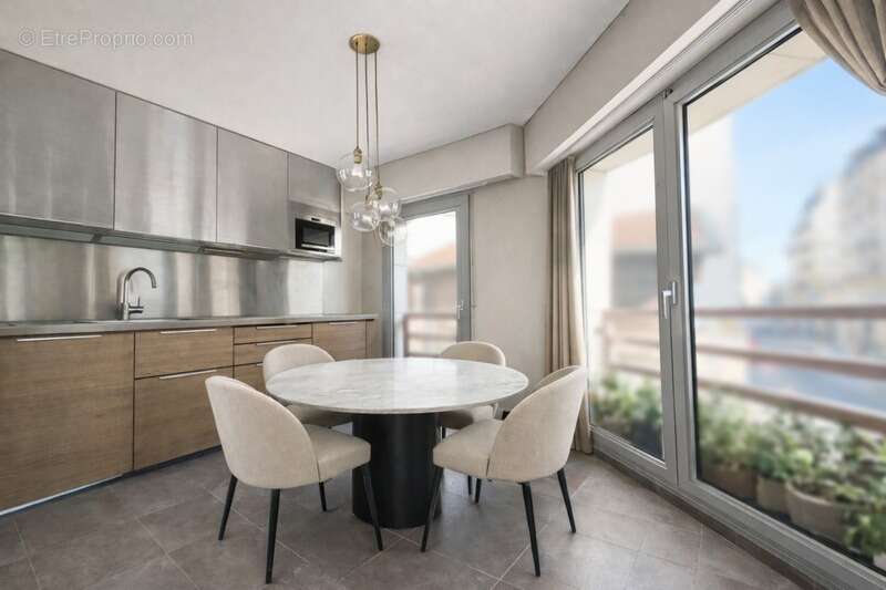 Appartement à PARIS-19E