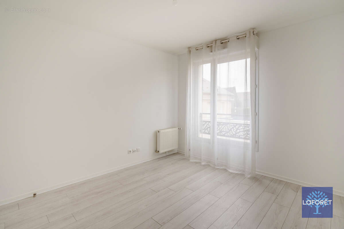 Appartement à LES PAVILLONS-SOUS-BOIS