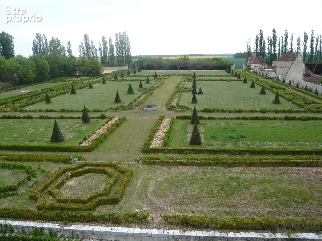 Magnifique château renaissance 43 pièces, nombreuses et remarquables dépendances, 24 hectares de bois et parc d'agrément - photo 6