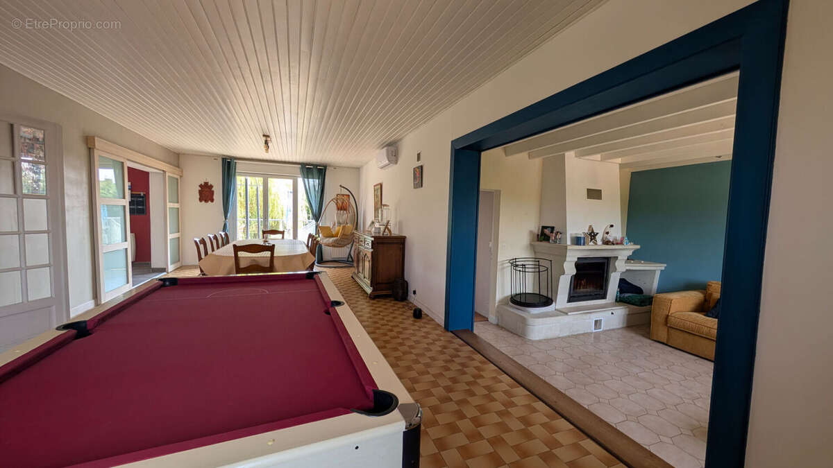 Maison familiale de 170 m² sur plus de 2 500 m² de terrain - photo 4