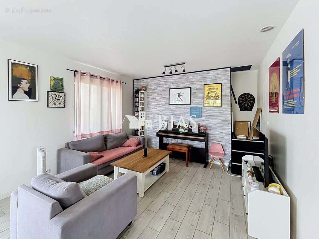 Maison 170 m² à Saint-Ouen-Du-Tilleul  - photo 4
