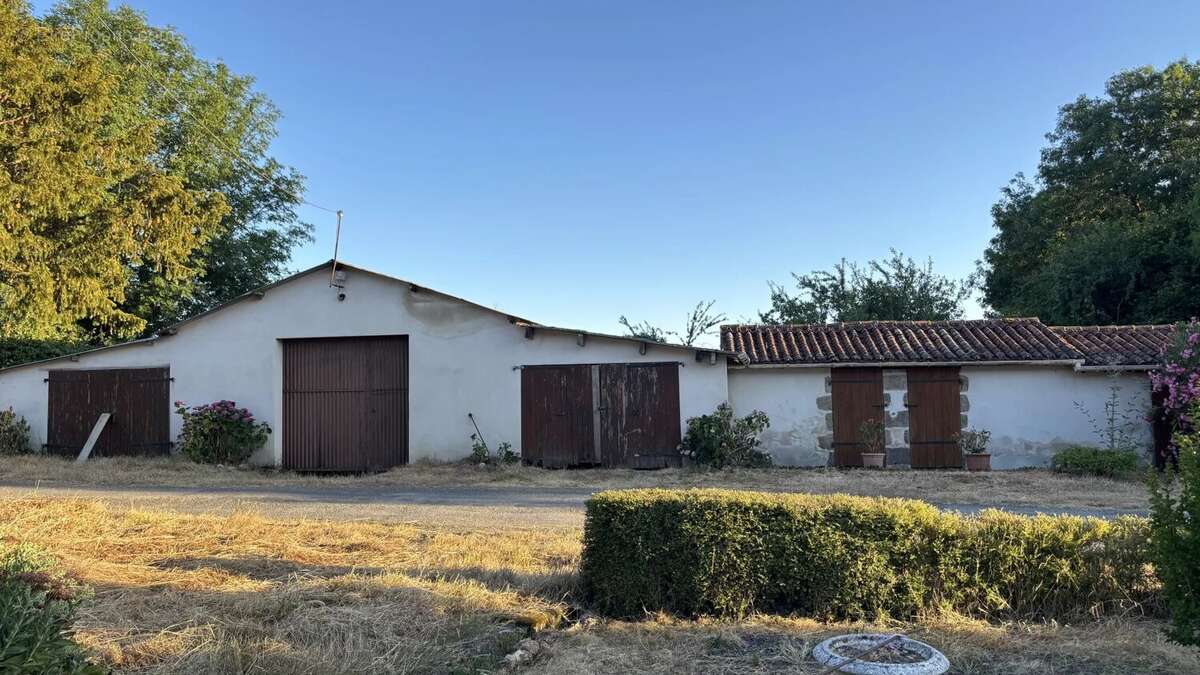 Maison de campagne avec dépendances - photo 3