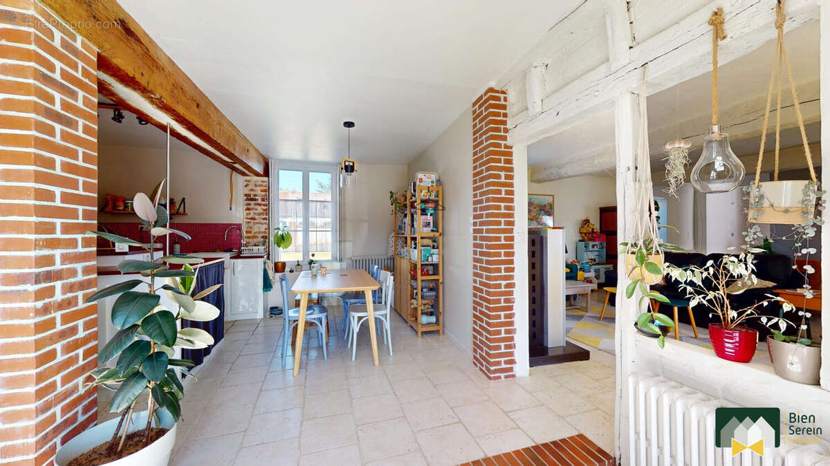 Salle à manger cuisine  - Maison à FRESNAY-LE-GILMERT