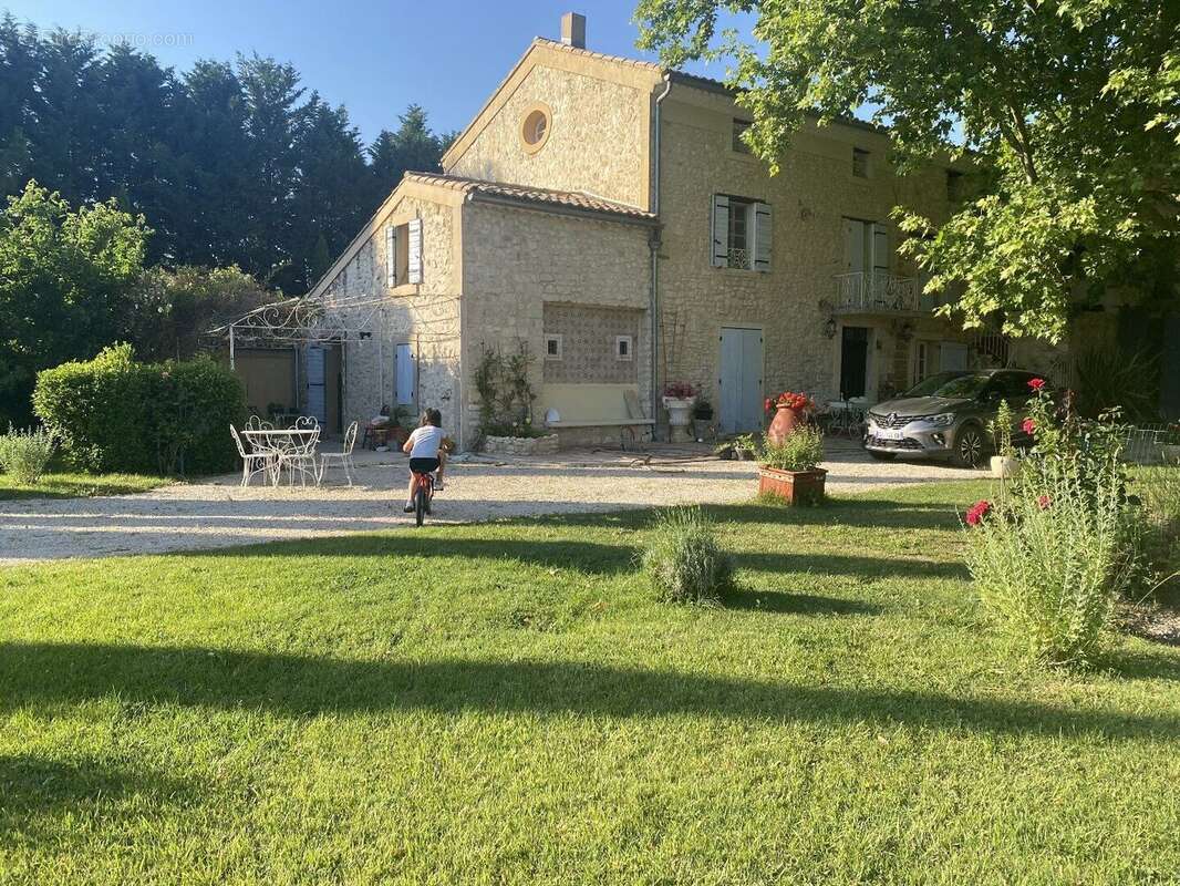 Maison à PERNES-LES-FONTAINES