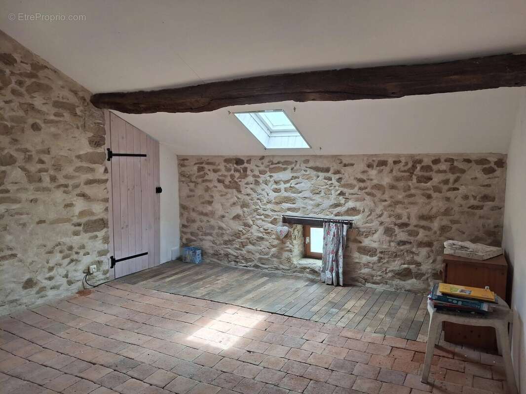 Charmante maison de caractère en pierre avec jardin dans un hameau paisible - photo 8
