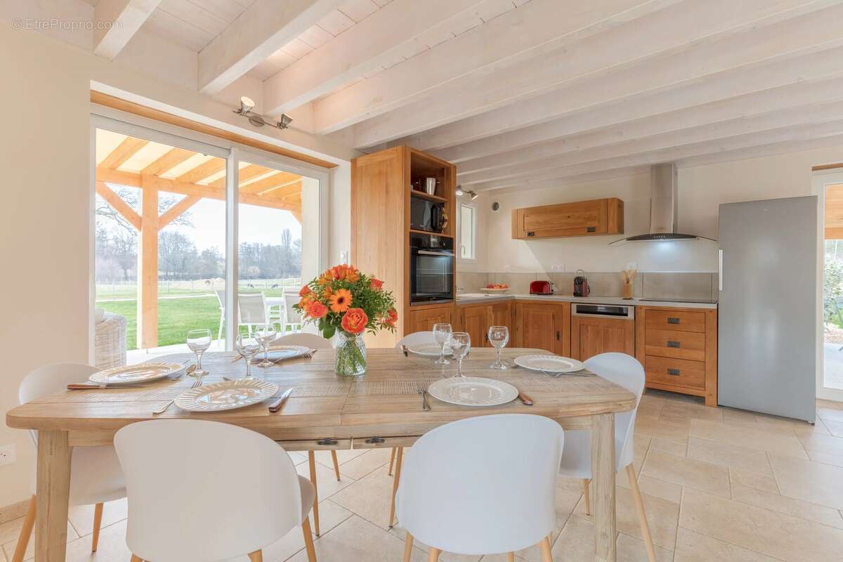 Superbe grange contemporaine rénovée, proche de Saint-Émilion. - photo 3