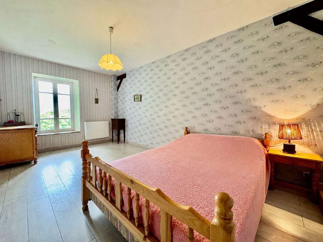 Maison à SAINT-GERVAIS-D'AUVERGNE