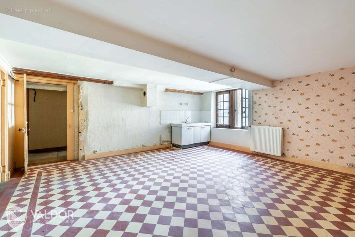 Maison à JASSANS-RIOTTIER