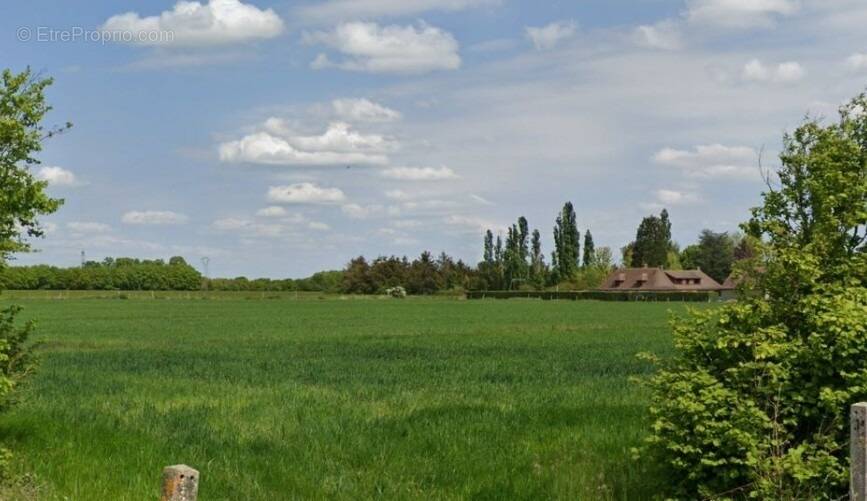 Terrain à MARCILLY-LA-CAMPAGNE