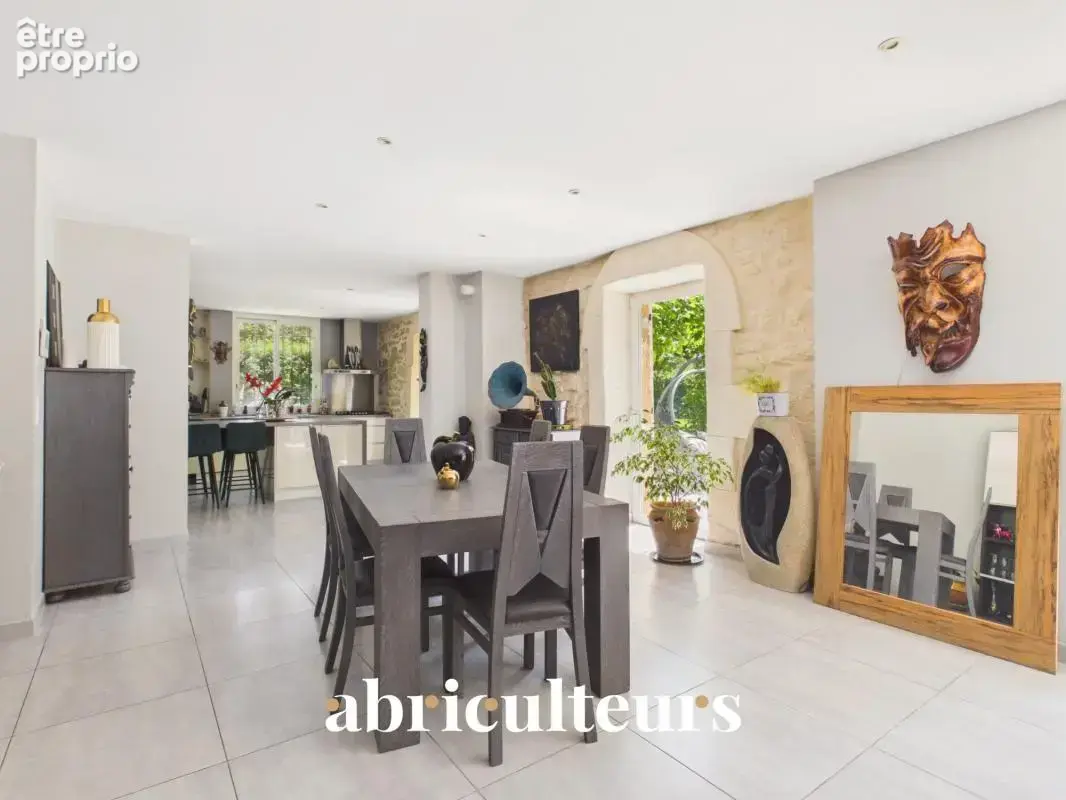 Mas provençal rénové de 249 m² avec dépendance en vente à Grans (13450) - photo 9