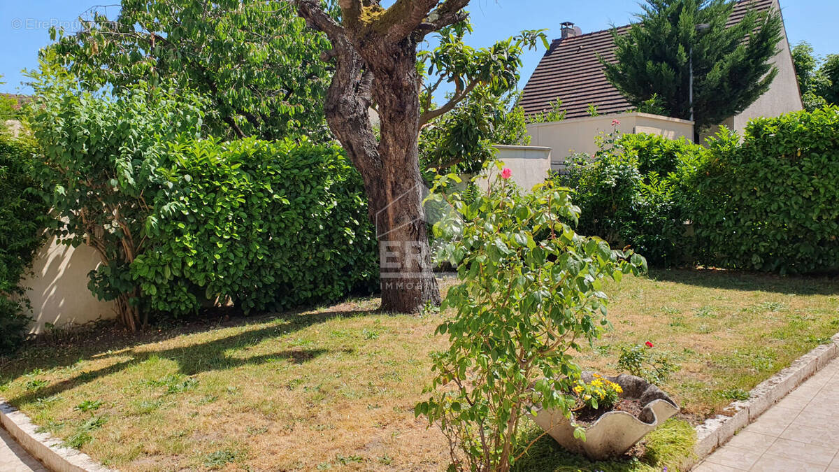 Maison à SAINT-MAUR-DES-FOSSES