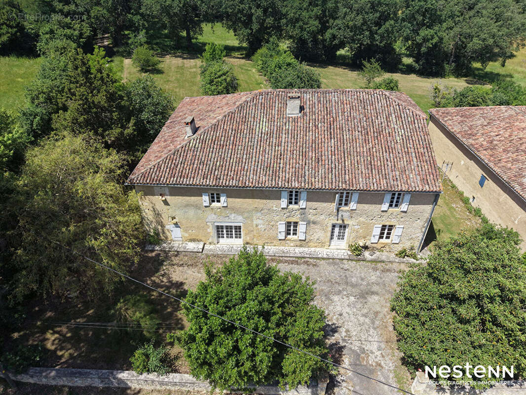 A Vendre Bâtisse en pierre de 255 m² avec dépendance attenante sur terrain de plus de 3 200 m² - photo 16