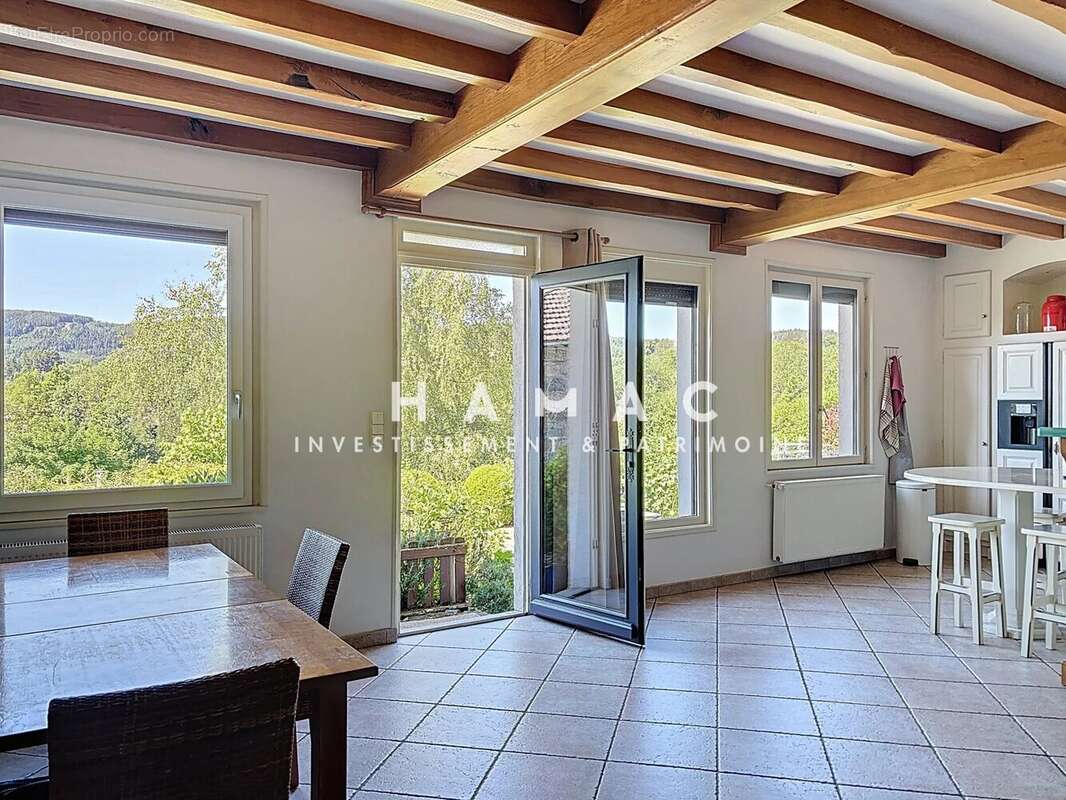 Maison à POULE-LES-ECHARMEAUX