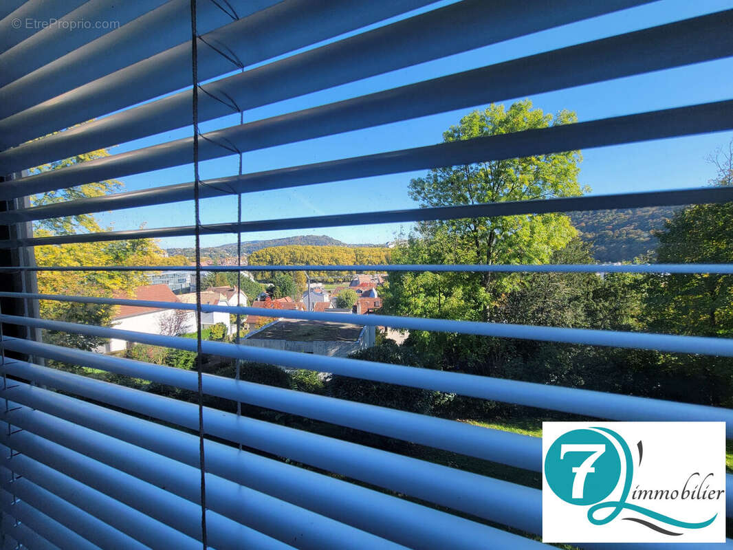 Vue depuis Salon/séjour - Appartement à BESANCON