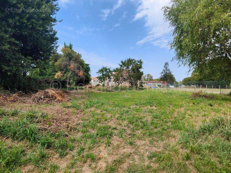 Maison à CHEF-BOUTONNE