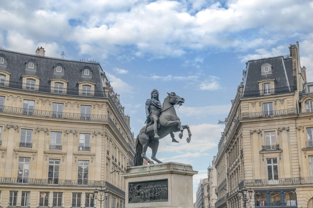 Appartement à PARIS-1E