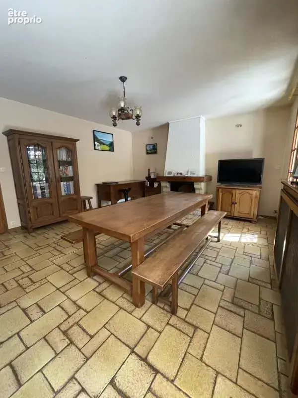 Maison au calme avec grand terrain et beau potentiel - photo 5