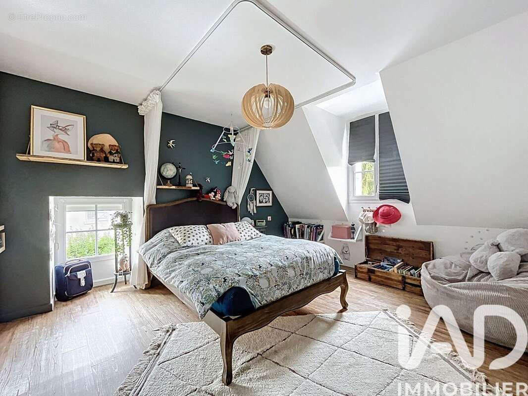 Maison 251 m² à Saint-Regle  - photo 7