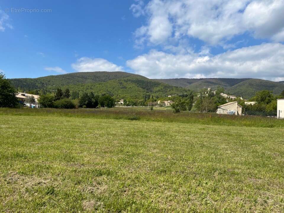Terrain 500 m² à Le Poet-Laval  - photo 1