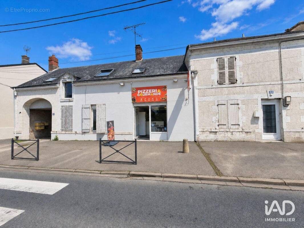 Photo 1 - Commerce à SAINT-AY