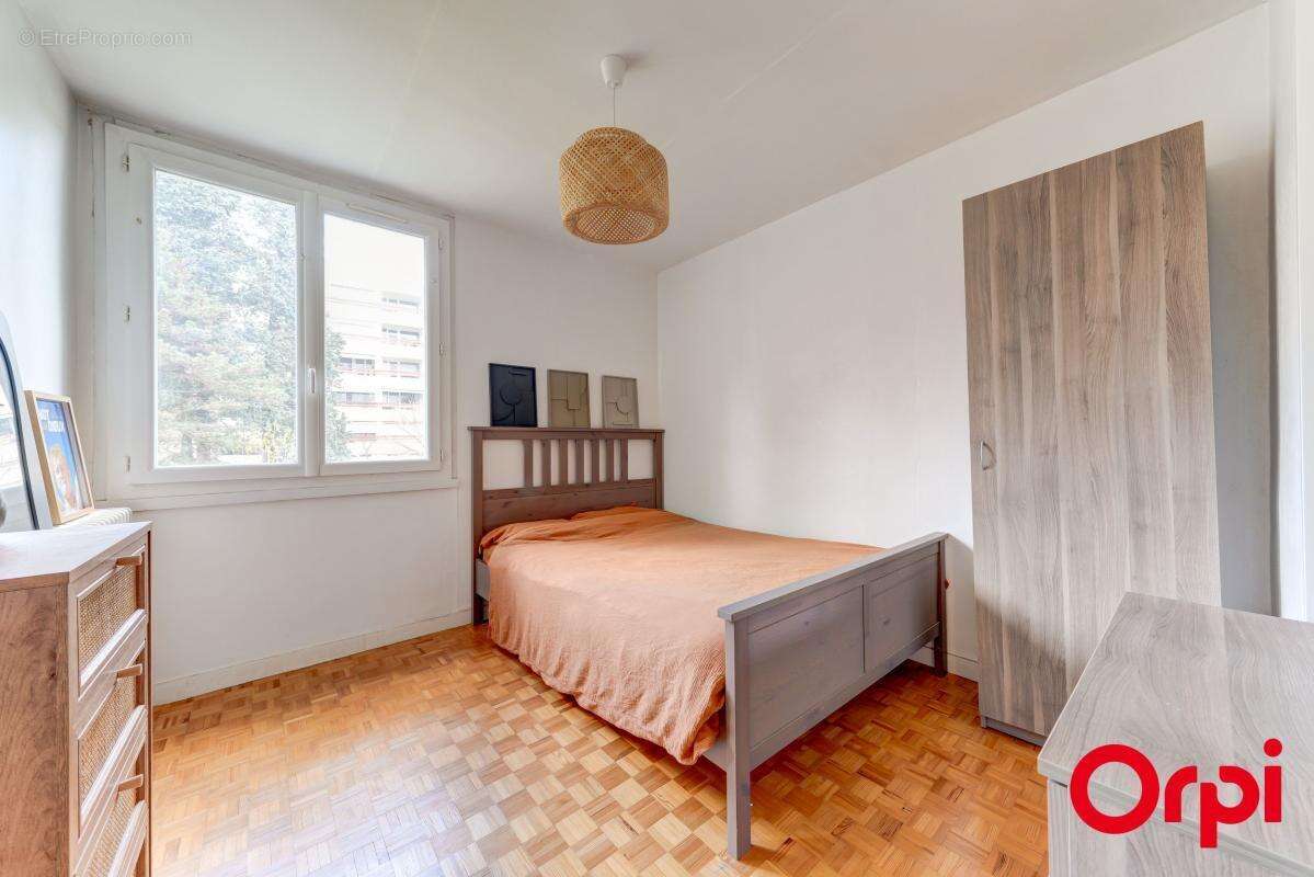 Appartement type T3 de 68 m2 avec balcon proche du métro Cuire et de la Croix Rousse - photo 8