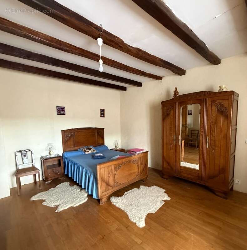 Vouzan. Maison 159 m² avec garages et dépendances - photo 10