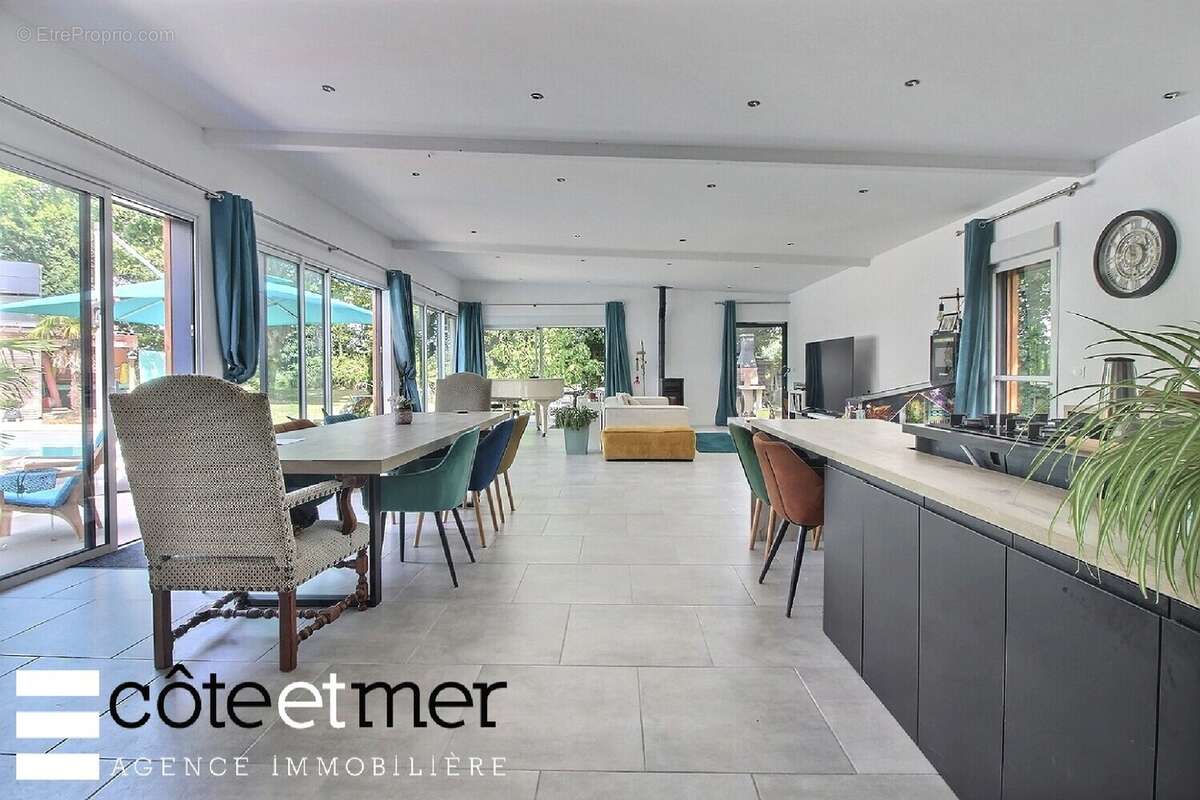 Maison 262 m² à Guerande  - photo 4