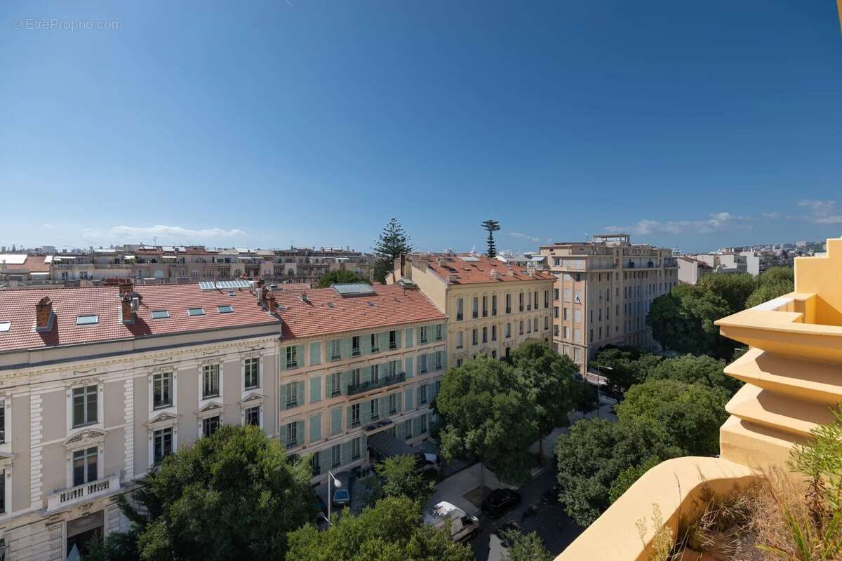 Nice - Boulevard Victor Hugo - Dernier étage 3 pièces rénové avec balcons - photo 20