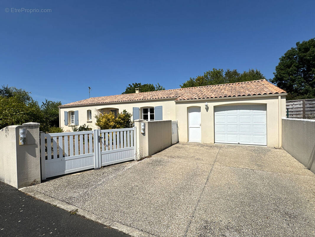 Maison à SURGERES