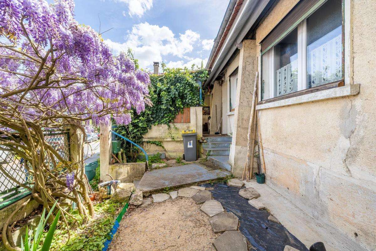 Maison à LE COUDRAY-MONTCEAUX