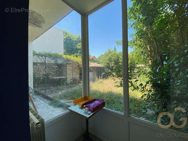 Quartier jean Bouin : Maison de 145m2 avec jardin de 100m2 qui est constituée de deux appartements. - photo 5
