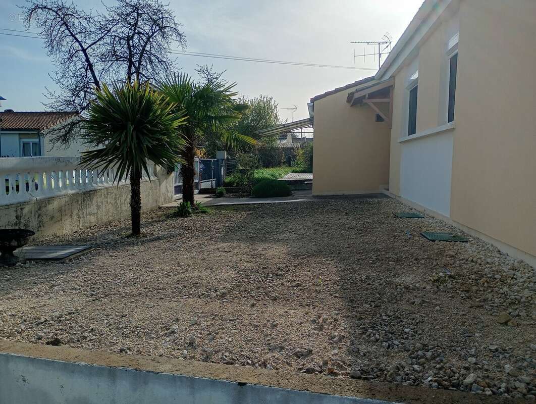 Maison 74 m² à Chateaubernard  - photo 60