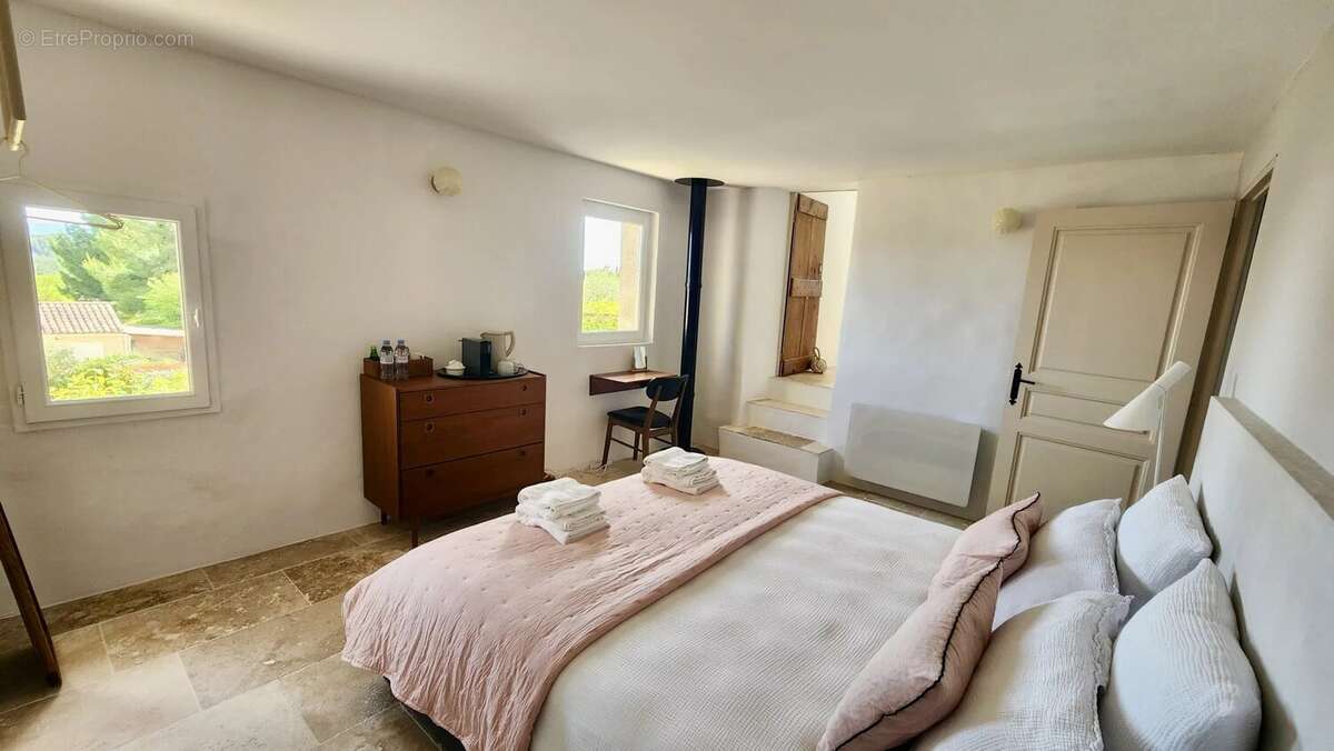 Maison à SAINT-SATURNIN-LES-APT