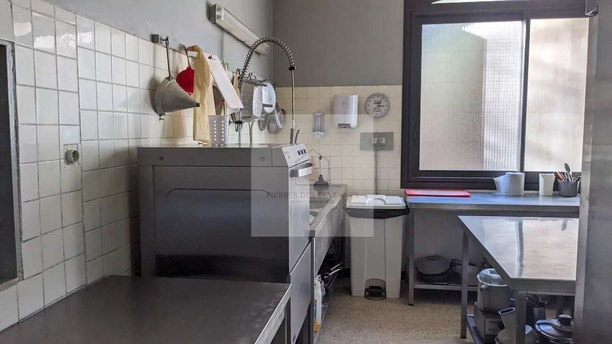 Commerce à LE COLLET-DE-DEZE