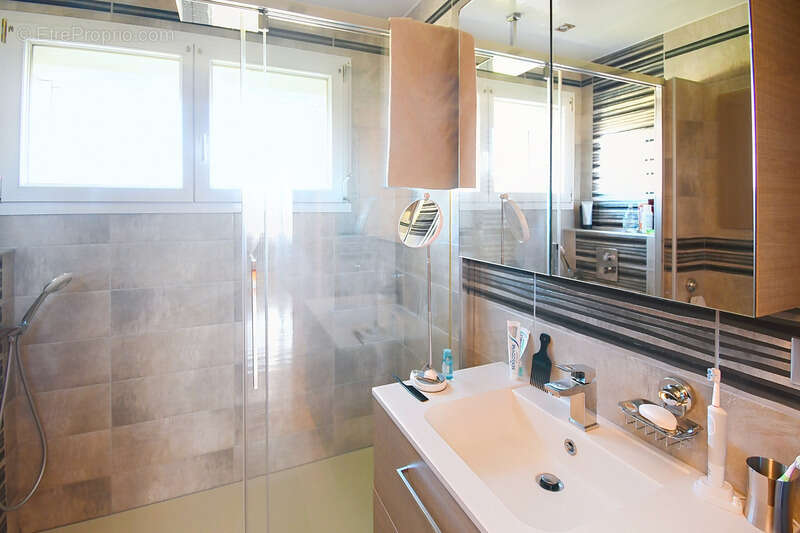 Maison mexy 94m2, 3 chambres, 2 salles de bain, dressing ou bureau, garage, jardin - photo 13