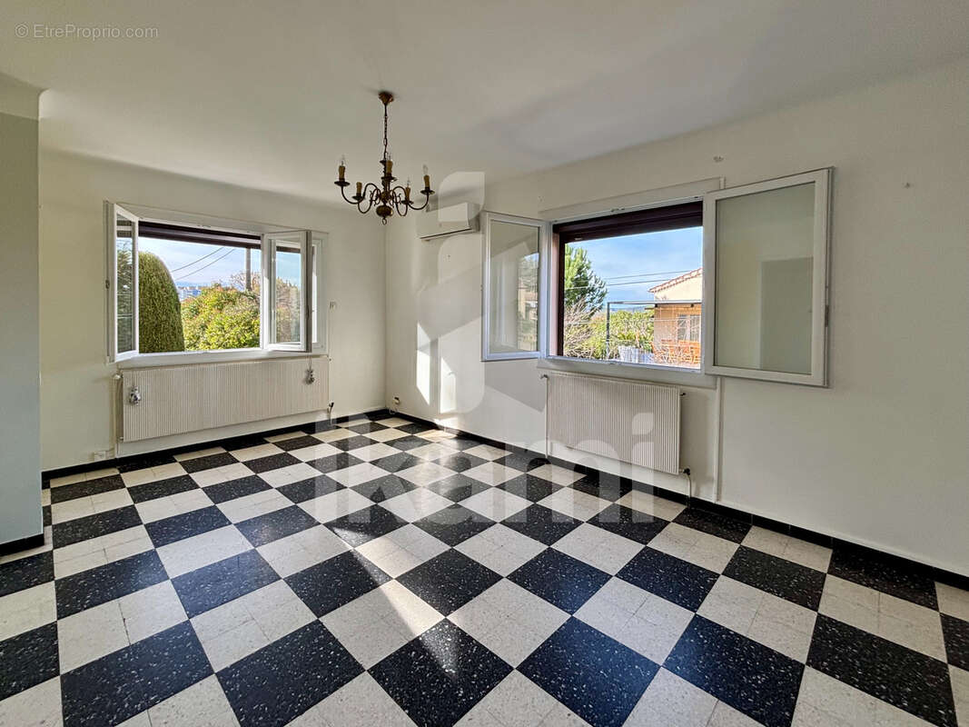 Maison à BAGNOLS-SUR-CEZE