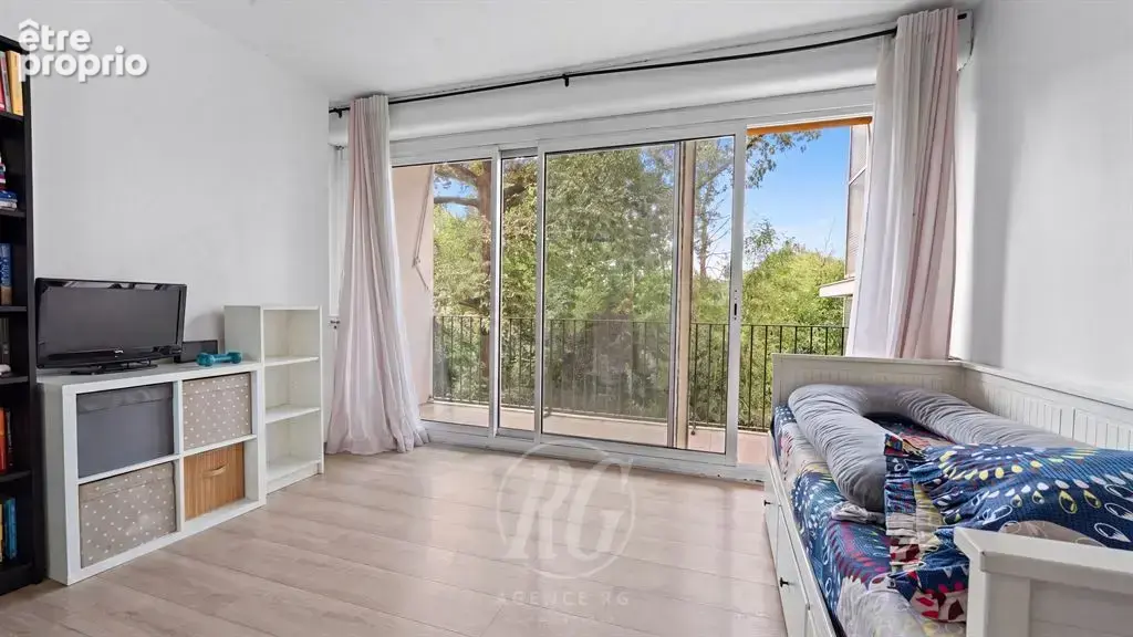 Découvrez cet élégant appartement traversant dans une résidence arborée - photo 5