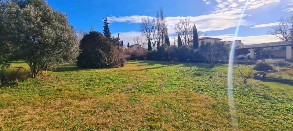 Terrain à VILLECROZE