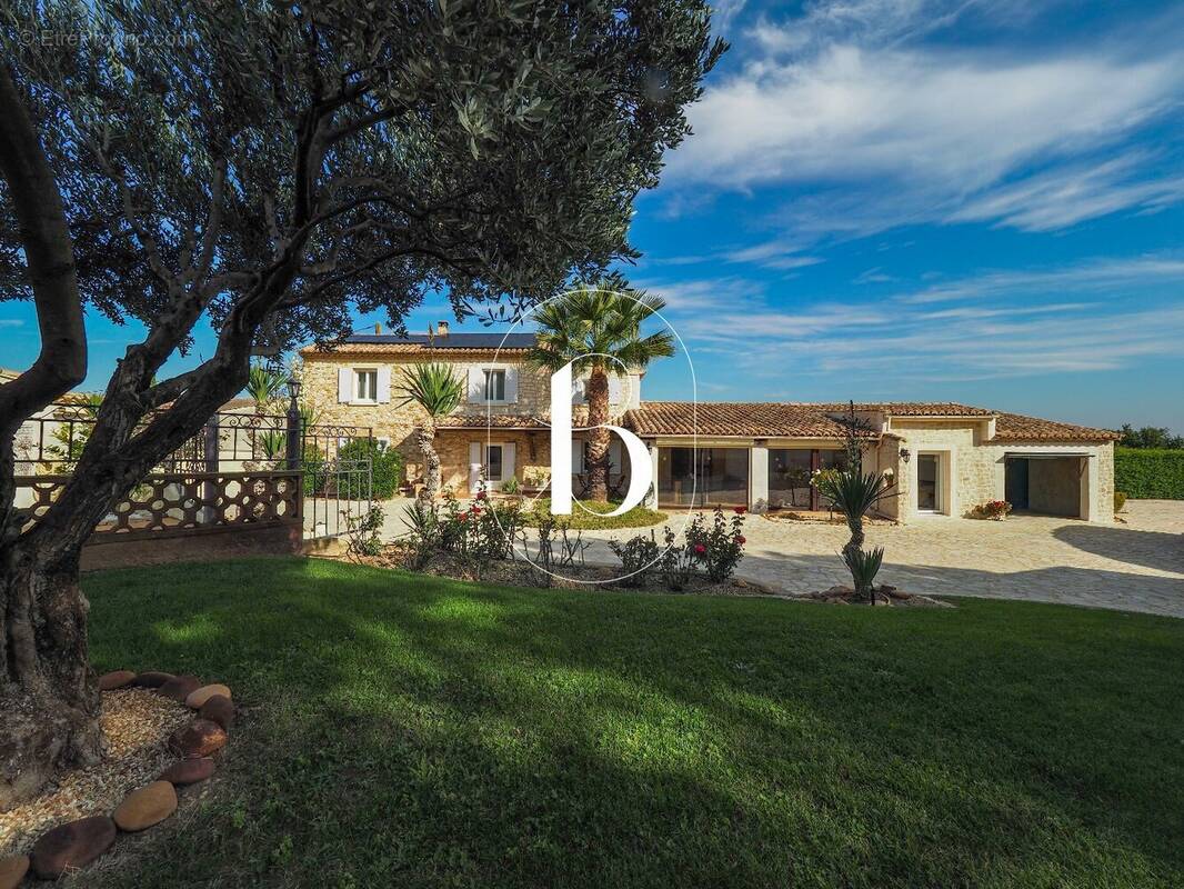 Maison à SAINT-VICTOR-LA-COSTE