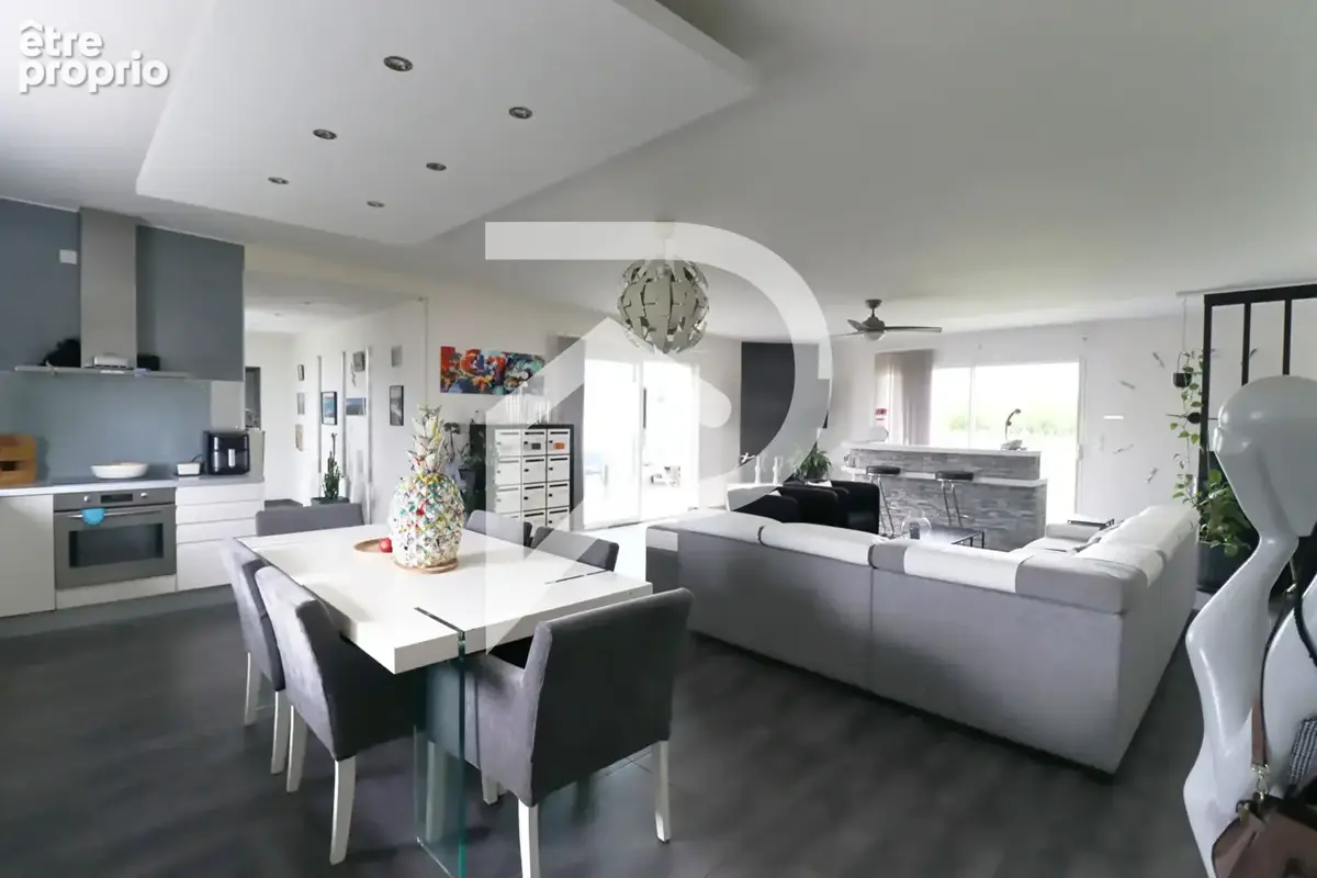Maison 5 pièces 145 m2  terrain et grand garage - photo 5