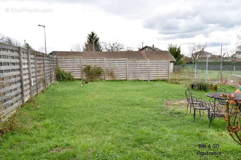Maison à SAINT-GENIS-POUILLY