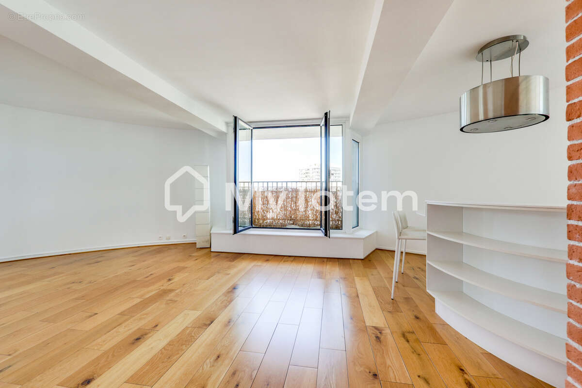 Appartement à COURBEVOIE